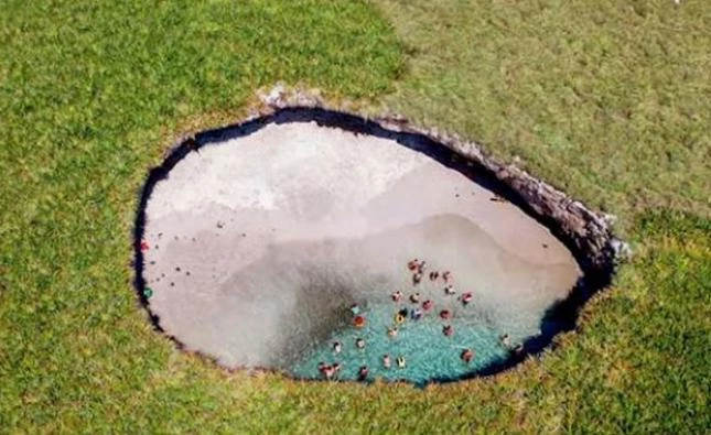 Πού βρίσκεται η πιο «κρυμμένη» παραλία του κόσμου (βίντεο)